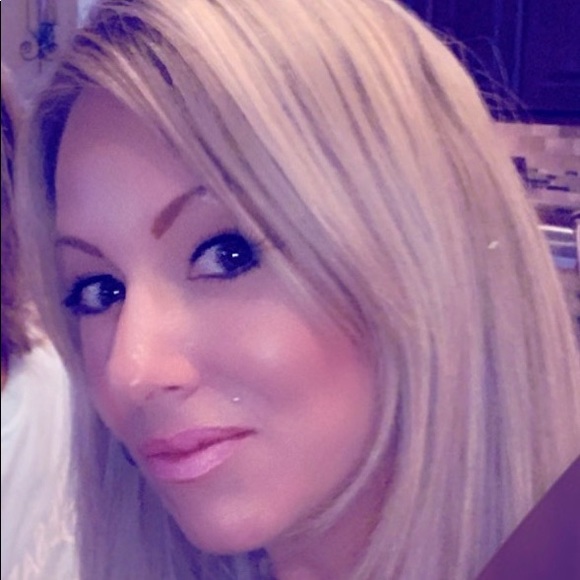 Meet your Posher Brandie 👑❤️👑❤️ - Picture 1 of 13